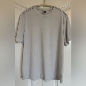 Vuori Men Short Sleeve T shirt M NWOT